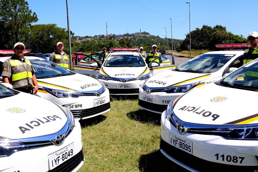 Ir para  <p><big>A Brigada Militar (BM) conta com 118 novas viaturas para o policiamento ostensivo e patrulha ambiental. A entrega foi realizada pelo governador Jos&eacute; Ivo Sartori e pelo secret&aacute;rio da Seguran&ccedil;a...